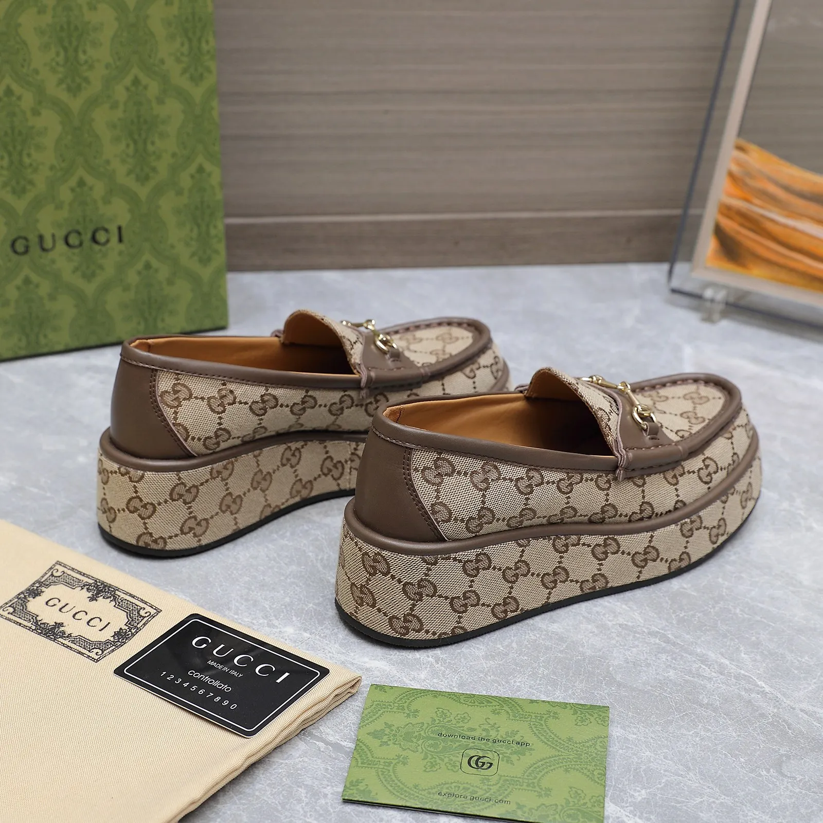 👟👟Ex-factory price 680👟👟 ⚡️The highest version 🔥🔥🔥💯💯💯 ⚡️2024 counter latest model ⚠️original replica ⚡️ Gucci’s latest popular wedge platform shoes - available simultaneously at counters Authentic European style, perfect on the feet💃💃When worn with this shoe, it is elegant and crystal clear. Regardless of the materials of the accessories, they are all customized 1:1. You must go to get the original version. The entire series is full of exciting and beautiful elements. ❶ Upper: cowhide/double G embroidered texture ❷ Inner lining: sheepskin ❸ Feet: sheepskin ❹Outsole: Imported from Italy ❺ Water platform height: 3.5CM in front and 5.5CM in back ❻Packaging: Original full set of packaging ❼Number of codes: 35-42 (40.41.42 customization is not returnable)
